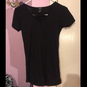 Fitted black v-neck shirt